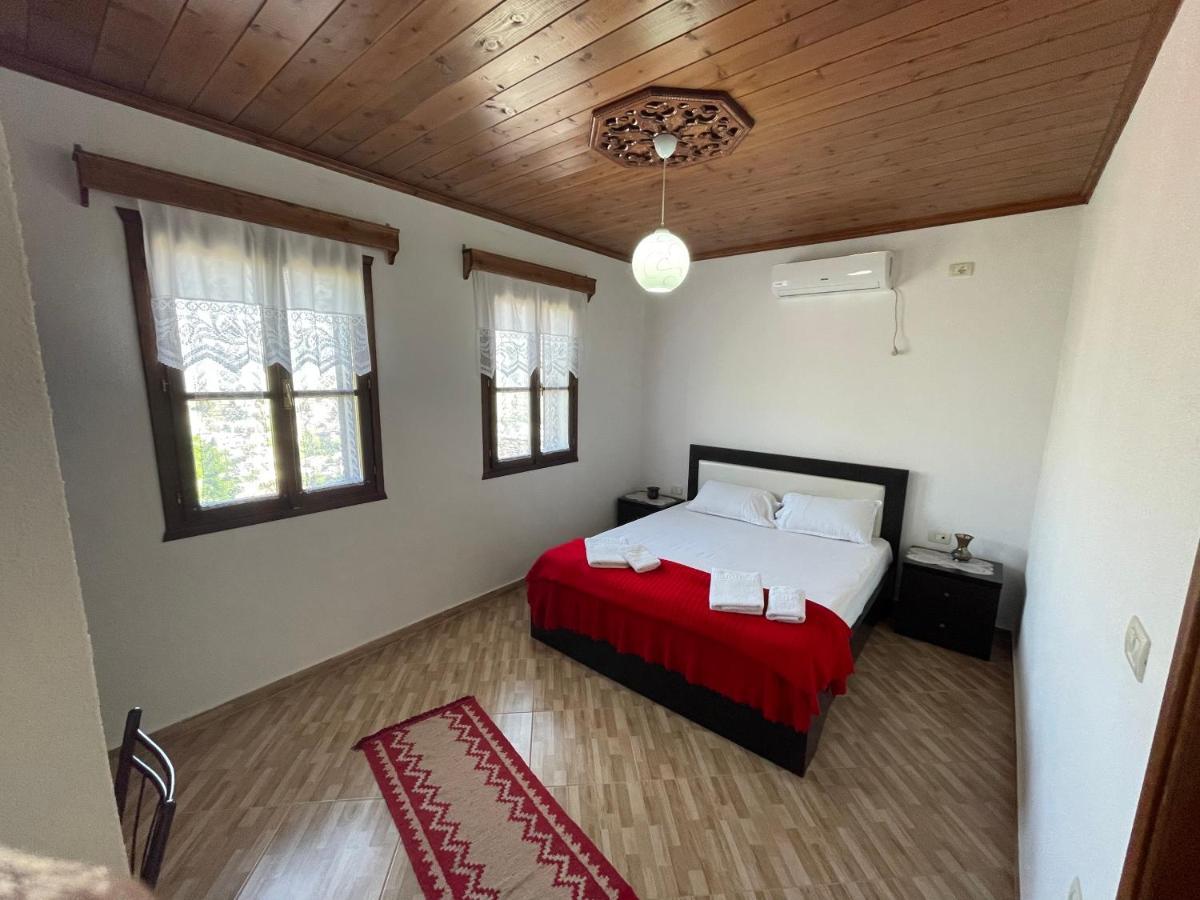 Denis Guesthouse 1930 Gjirokastër Extérieur photo