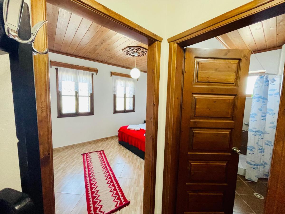 Denis Guesthouse 1930 Gjirokastër Extérieur photo