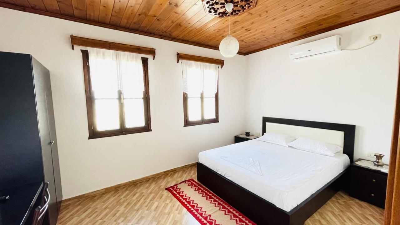 Denis Guesthouse 1930 Gjirokastër Extérieur photo
