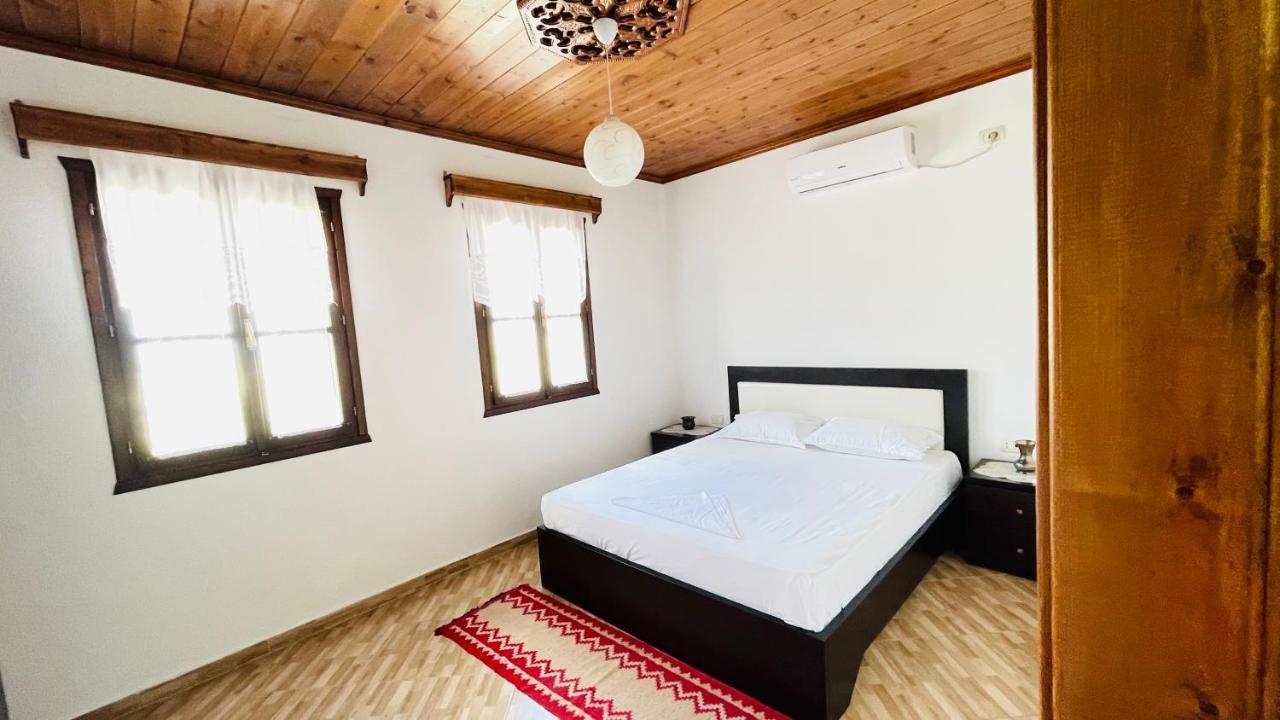 Denis Guesthouse 1930 Gjirokastër Extérieur photo