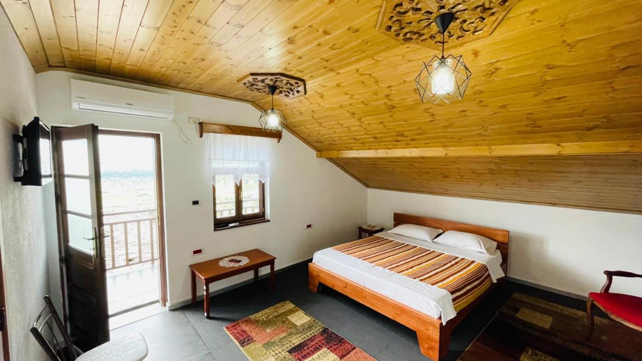 Denis Guesthouse 1930 Gjirokastër Extérieur photo