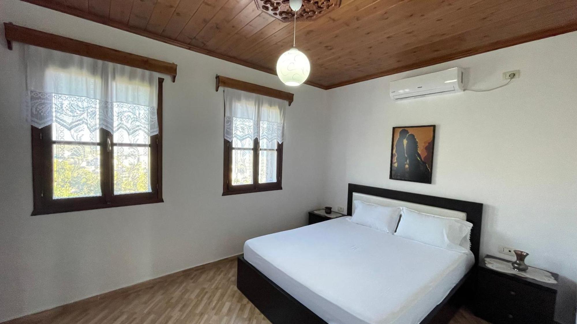 Denis Guesthouse 1930 Gjirokastër Extérieur photo