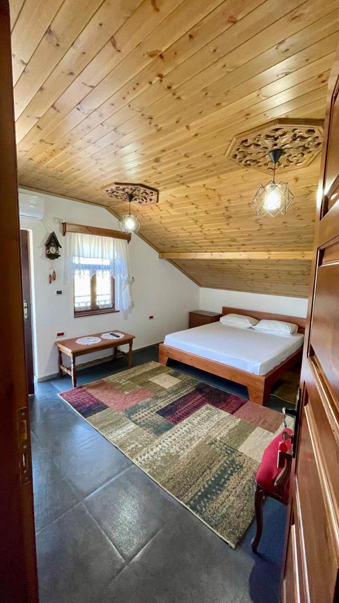 Denis Guesthouse 1930 Gjirokastër Extérieur photo