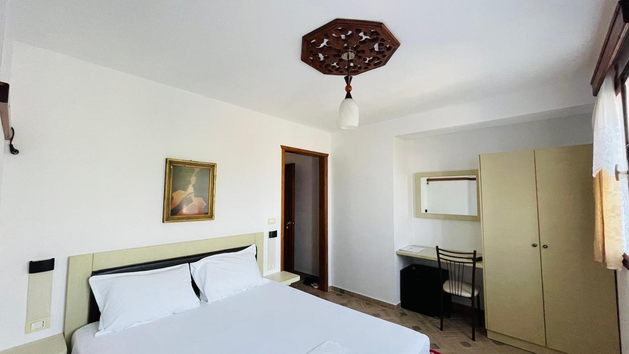 Denis Guesthouse 1930 Gjirokastër Extérieur photo