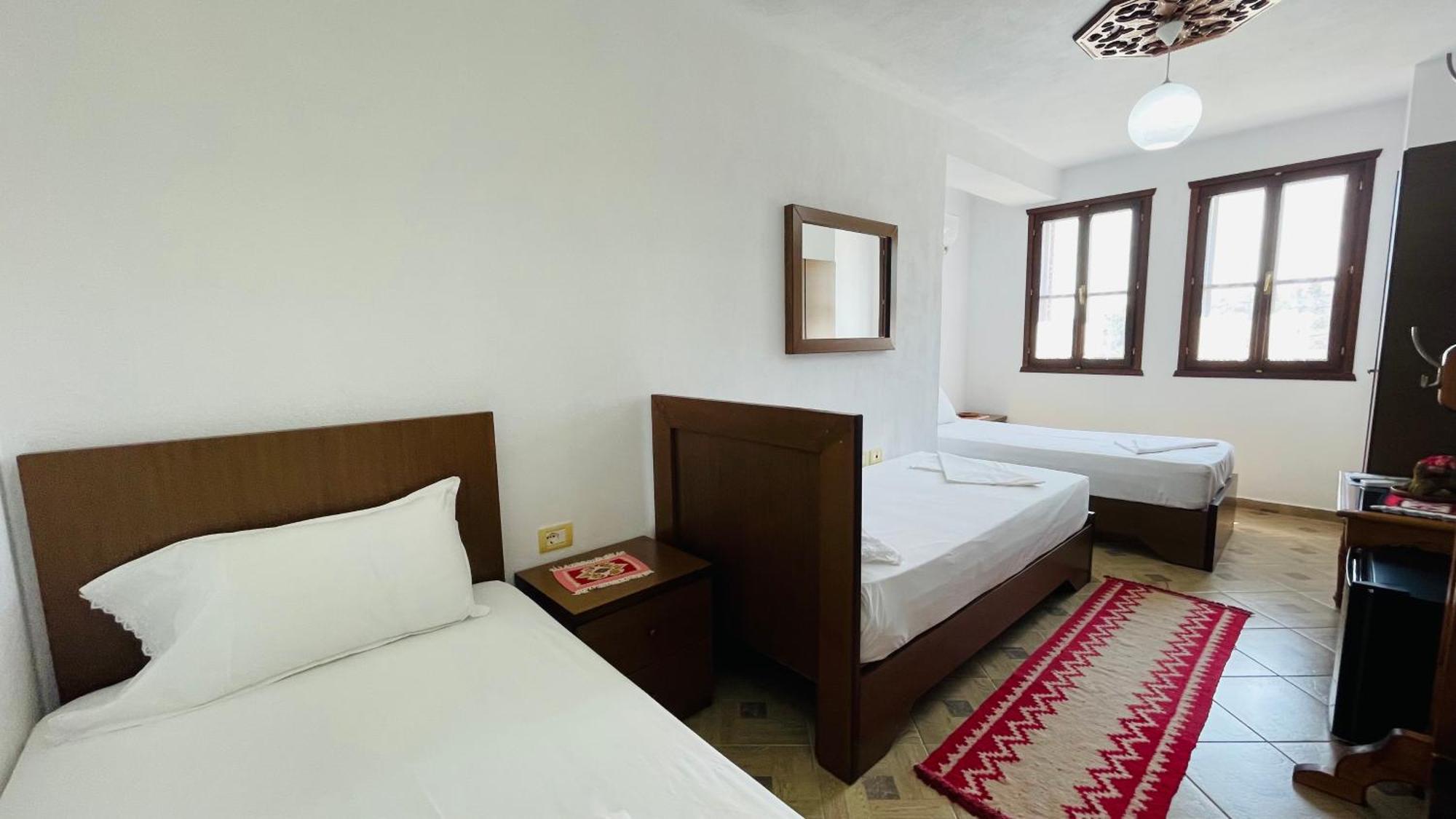 Denis Guesthouse 1930 Gjirokastër Extérieur photo
