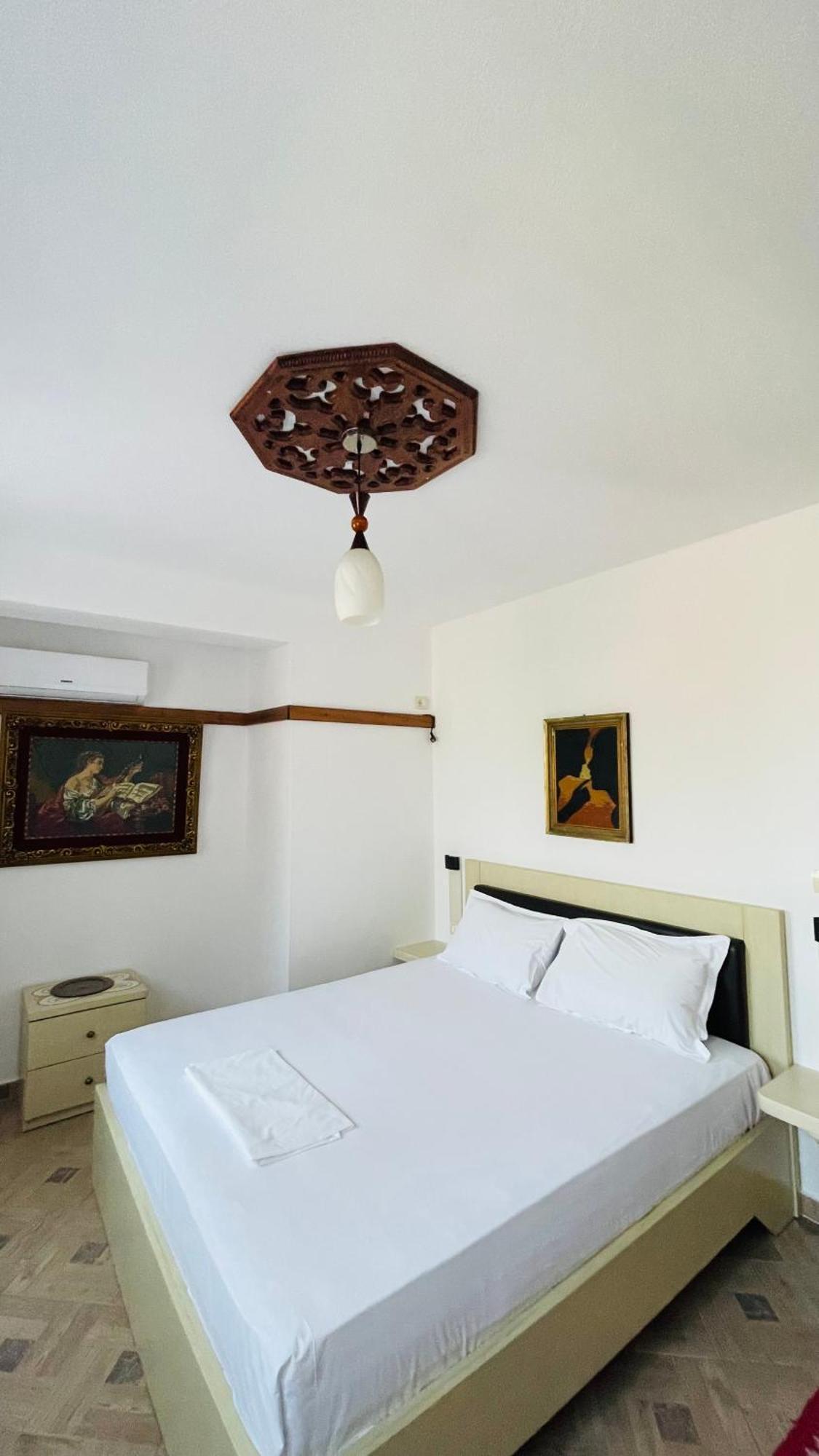 Denis Guesthouse 1930 Gjirokastër Extérieur photo