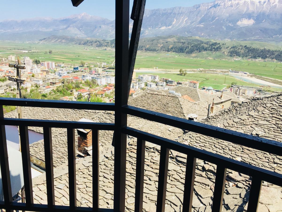 Denis Guesthouse 1930 Gjirokastër Extérieur photo